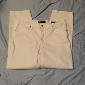 White Gloria Vanderbilt Amanda Jeans